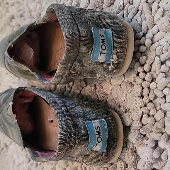 Women's TOMS - Picture 3 of 5